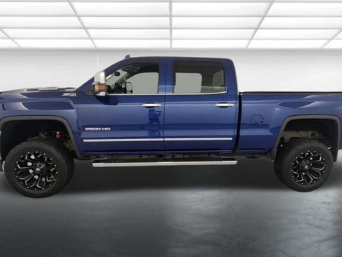 Used 2019 GMC Sierra 2500 SLT w/ Duramax Plus Package AWD/4WD image 4