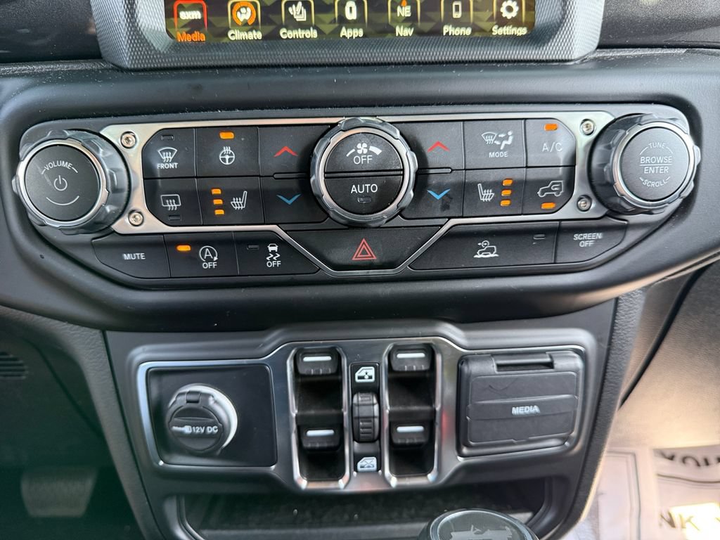 Used 2022 Jeep Wrangler Unlimited Sahara AWD/4WD image 33