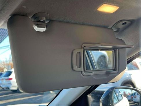 Used 2025 Nissan Kicks SR image 27