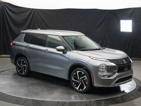 Used 2022 Mitsubishi Outlander SEL image 2