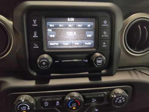 Used 2018 Jeep Wrangler Unlimited Sport S image 25