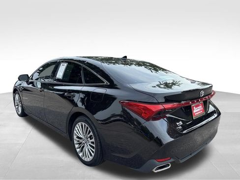 Used 2019 Toyota Avalon Limited FWD image 29