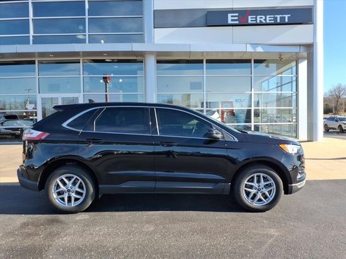 Used 2022 Ford Edge SEL w/ Convenience Package image 2