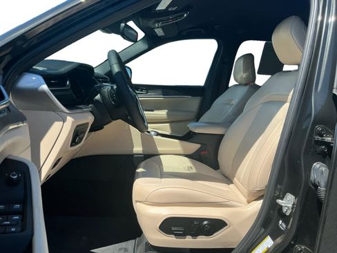 Used 2023 Jeep Grand Cherokee L Limited image 10