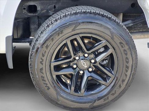 Used 2022 Chevrolet Silverado 1500 Custom Trail Boss AWD/4WD image 22