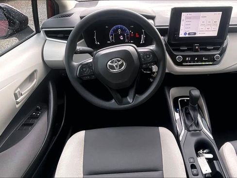 Used 2026 Toyota Corolla LE image 6