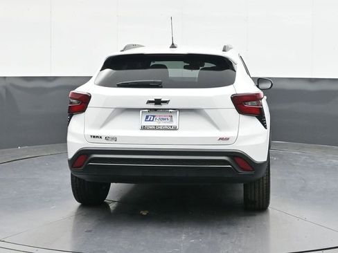 New 2026 Chevrolet Trax RS w/ Sunroof Package FWD image 8