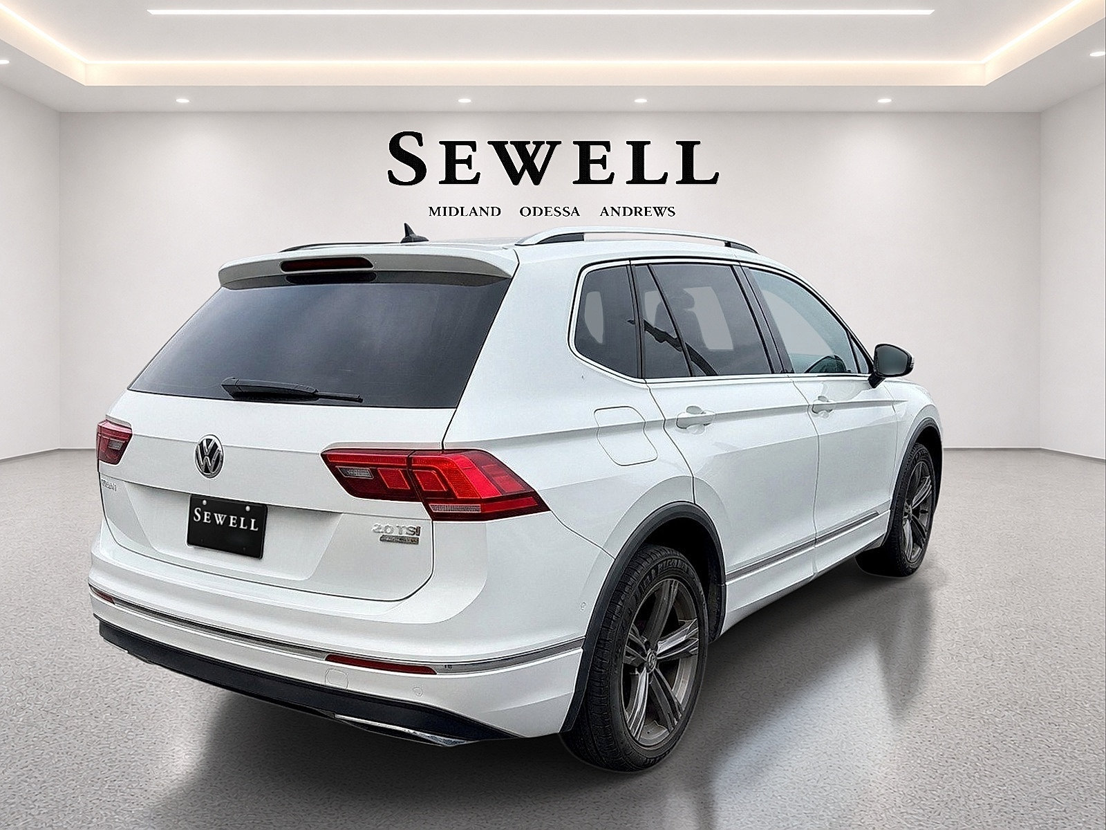 Used 2018 Volkswagen Tiguan SEL Premium AWD/4WD image 7