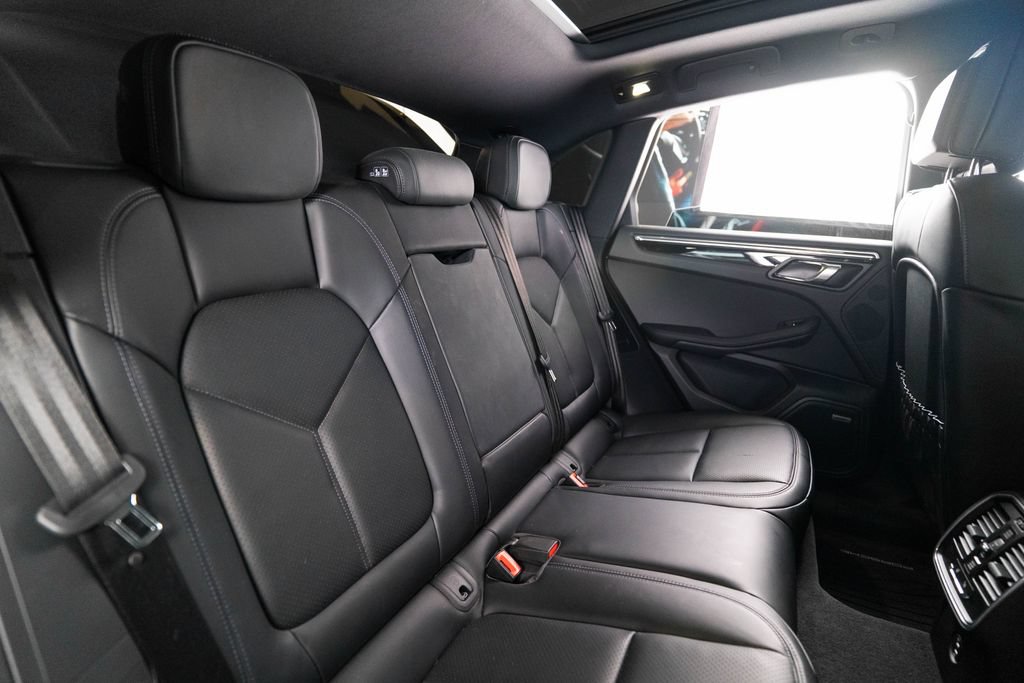 Certified 2026 Porsche Macan AWD/4WD image 38