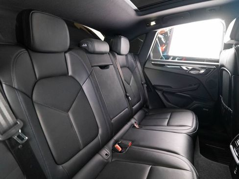Certified 2026 Porsche Macan AWD/4WD image 38