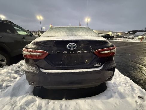 Used 2021 Toyota Camry XLE image 4