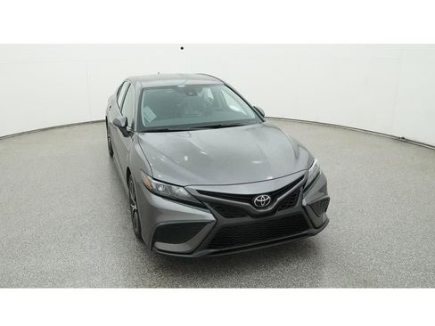 Used 2023 Toyota Camry SE image 15