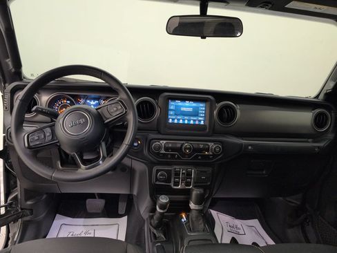 Used 2023 Jeep Gladiator Sport AWD/4WD image 5