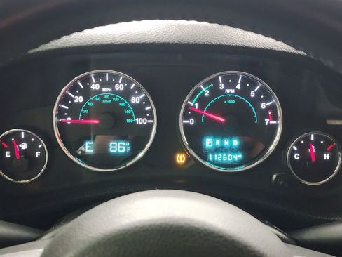 Used 2015 Jeep Wrangler Unlimited Rubicon w/ Connectivity Group image 21