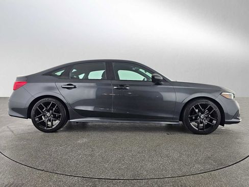 Used 2022 Honda Civic Sport image 2