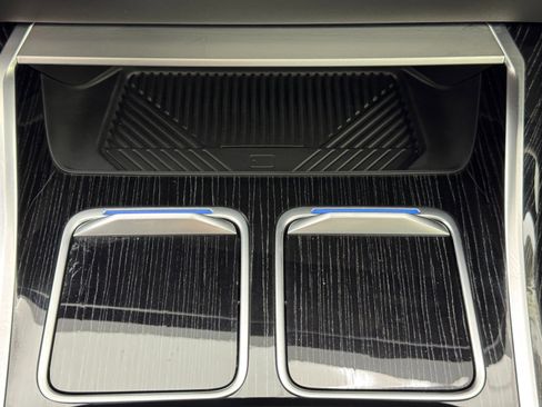 Used 2024 BMW 740i w/ Premium Package 2 image 35