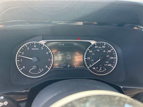 Used 2023 Nissan Pathfinder SL w/ Lighting Package (N92) FWD image 8