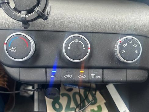 Used 2021 Hyundai Elantra SE FWD image 19