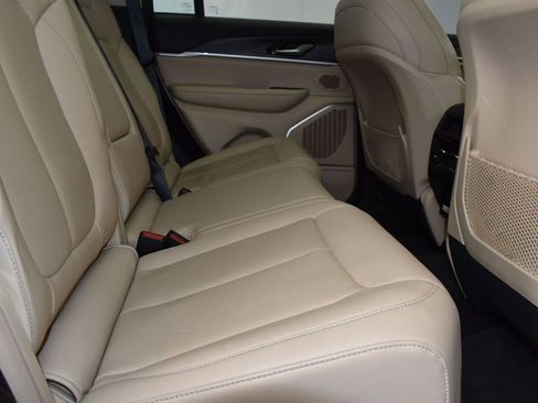 Used 2022 Jeep Grand Cherokee Limited image 22