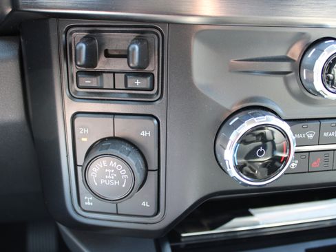 Used 2024 Ford F250 Lariat w/ Tremor Off-Road Package AWD/4WD image 26