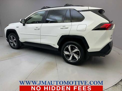 Used 2021 Toyota RAV4 SE image 3
