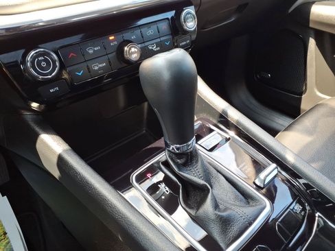 Used 2024 Jeep Compass Limited w/ Sun and Sound Group AWD/4WD image 19