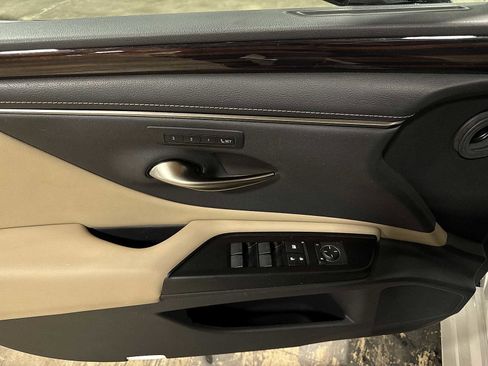 Used 2019 Lexus ES 350 w/ Premium Package FWD image 22