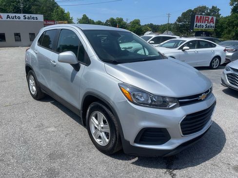 Used 2020 Chevrolet Trax LS w/ Tint and Cruise Package FWD image 3