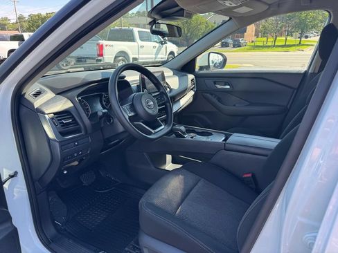 Used 2024 Nissan Rogue SV FWD image 16