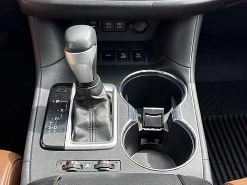 Used 2018 Toyota Highlander Limited AWD/4WD image 13