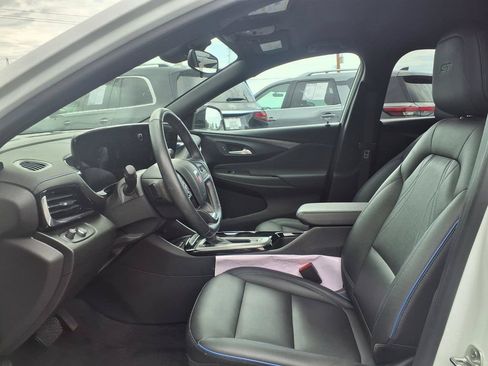 Used 2024 Buick Envista Sport Touring w/ Convenience I Package FWD image 21