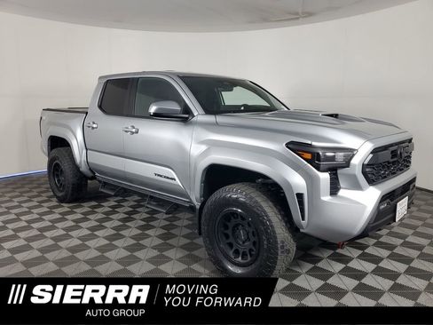 Used 2025 Toyota Tacoma TRD Sport image 1