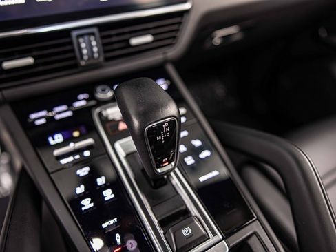 Used 2022 Porsche Cayenne S Platinum image 31