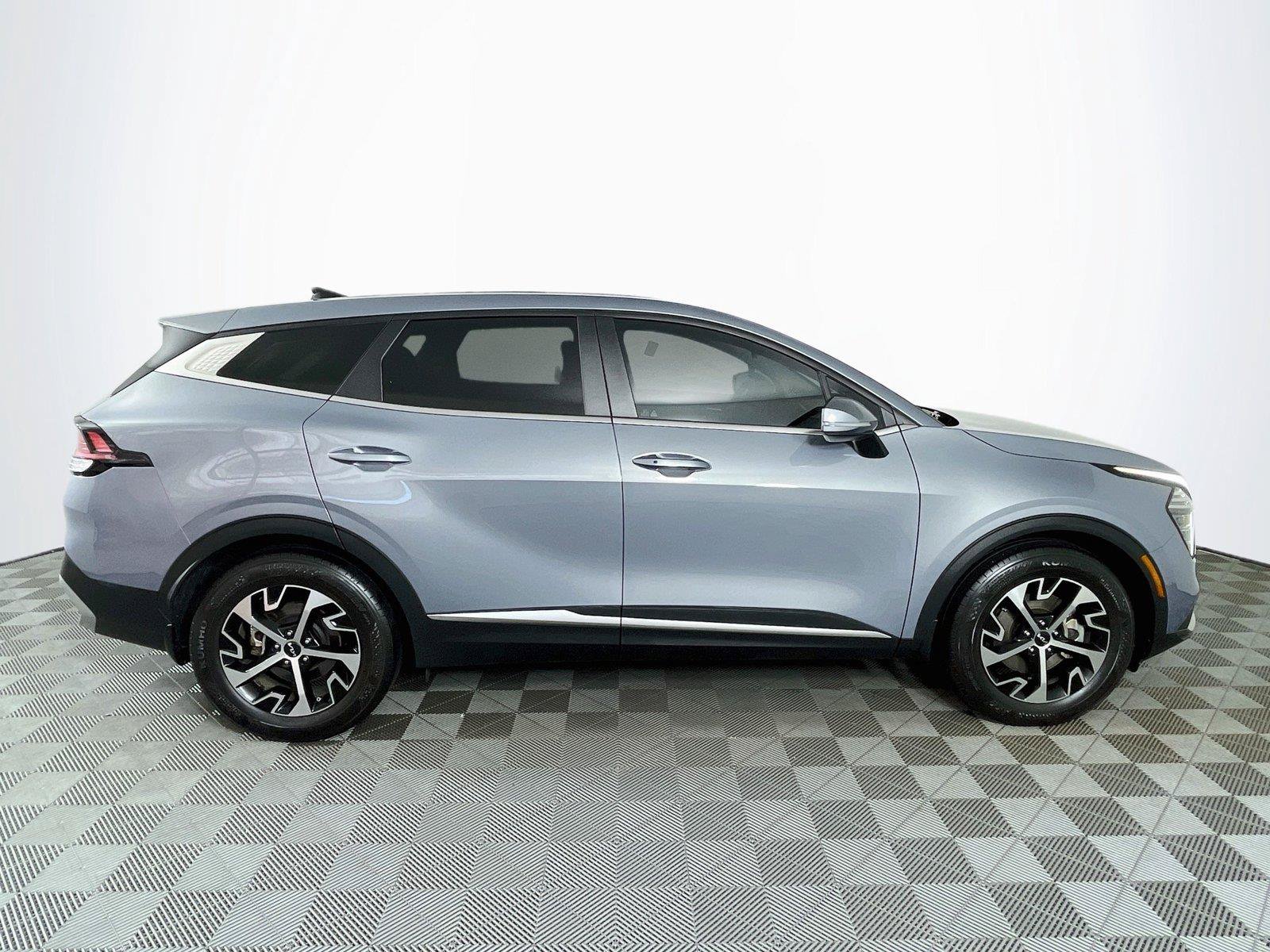 Used 2024 Kia Sportage EX FWD image 10