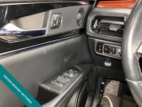 Used 2023 Lincoln Nautilus Reserve w/ Luxury Package image 7