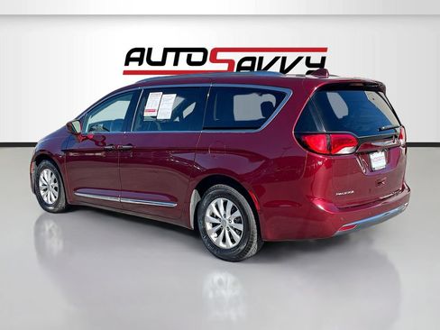 Used 2018 Chrysler Pacifica Touring-L Plus FWD image 5