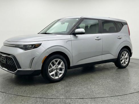 Used 2025 Kia Soul LX w/ LX Technology Package FWD image 3