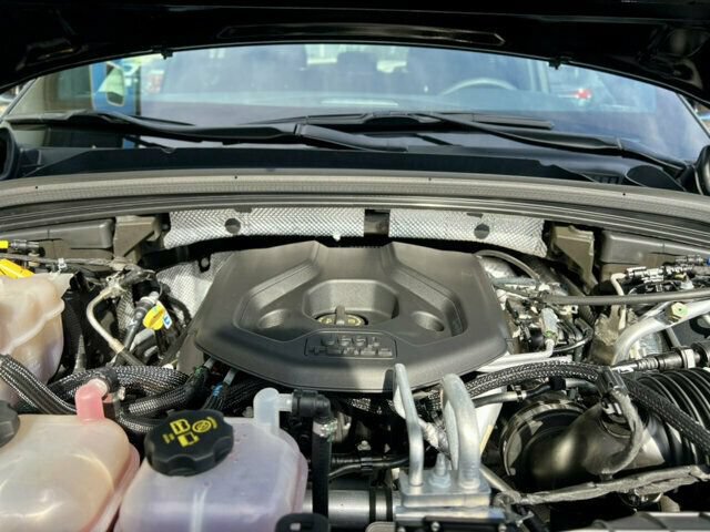 Used 2023 Jeep Grand Cherokee Overland AWD/4WD image 14