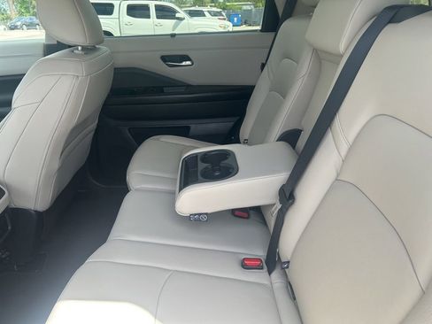 Certified 2025 Nissan Pathfinder SL FWD image 21