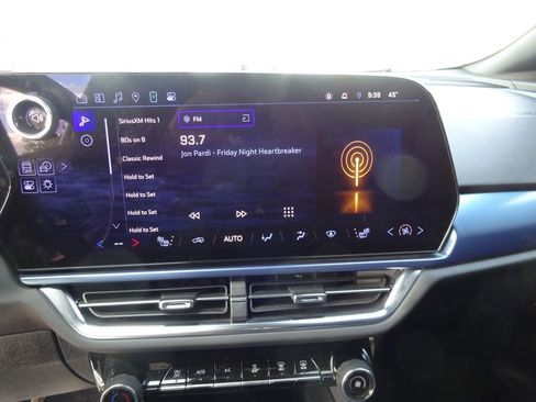 Certified 2025 Chevrolet Equinox EV LT w/ Convenience Package image 29