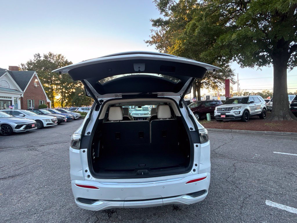Used 2023 Buick Enclave Avenir w/ Avenir Technology Package FWD image 35