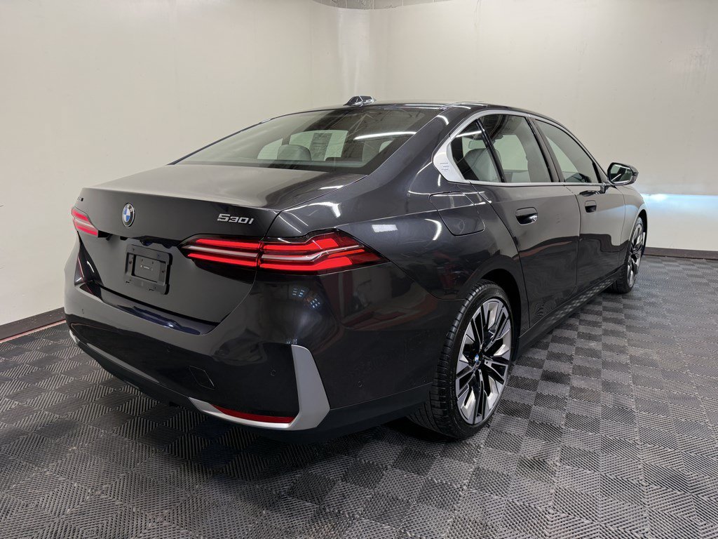 Used 2024 BMW 530i xDrive w/ Premium Package AWD/4WD image 11