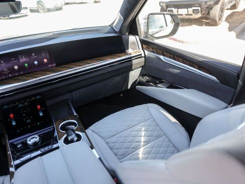 Used 2025 Cadillac Escalade Sport Platinum w/ LPO, Floor Liner Package image 26