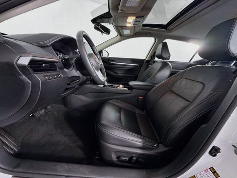 Used 2025 Nissan Altima 2.5 SL FWD image 12