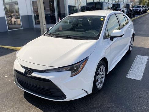 Used 2023 Toyota Corolla LE image 4