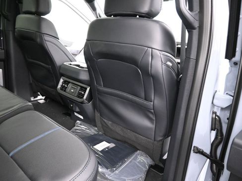 New 2026 Ford F450 Platinum w/ FX4 Off-Road Package image 28