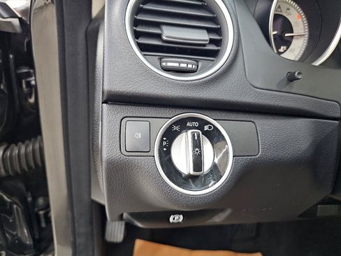 Used 2013 Mercedes-Benz C 300 4MATIC Sedan w/ Multimedia Pkg image 33