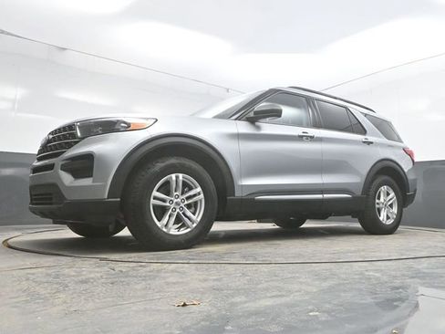 Used 2022 Ford Explorer XLT image 29