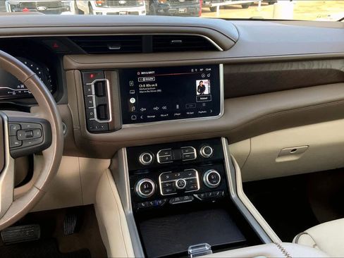 Used 2022 GMC Yukon XL Denali image 6