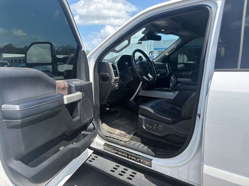 Used 2019 Ford F250 Lariat w/ Lariat Ultimate Package AWD/4WD image 2